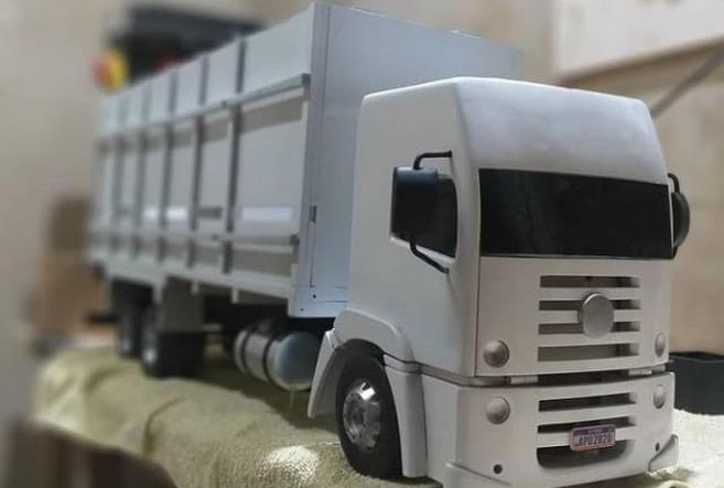 Caminhões de brinquedo que parecem reais - Miniaturas (fotos e vídeo)