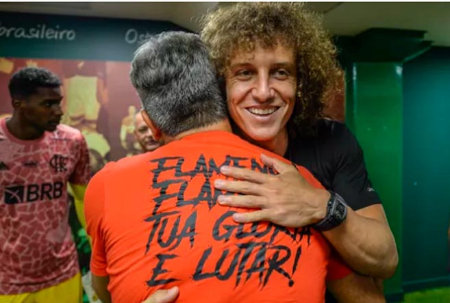 AGORA  David Luiz sente dores e está fora de jogo do Flamengo