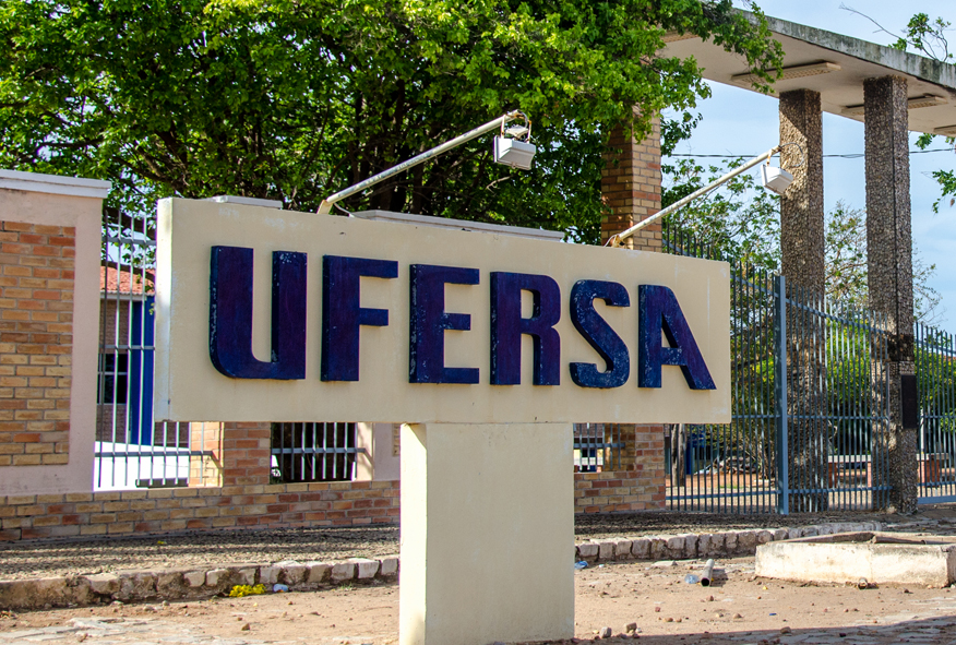 UFERSA abre vagas para concurso na instituição; salários ultrapassam 6 MIL! (Foto: Reprodução Google)