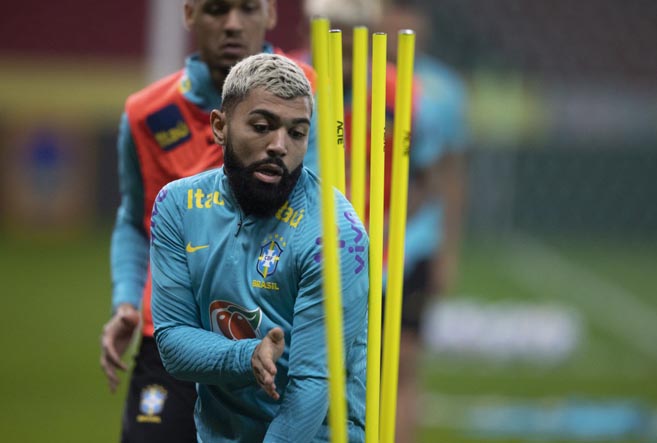 AGORA  Gabigol está confirmado entre os titulares em jogo do