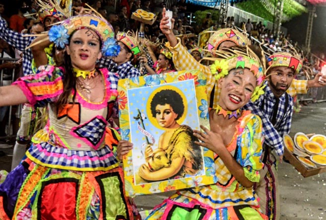 Prefeitura de Mossoró - Quadrilhas juninas são premiadas no Festival da  Colheita do MCJ 2022