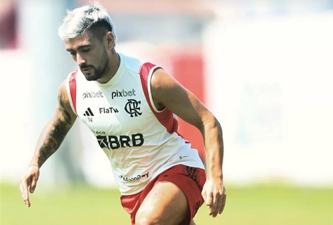 Arrascaeta treina com bola no Flamengo e pode jogar contra o