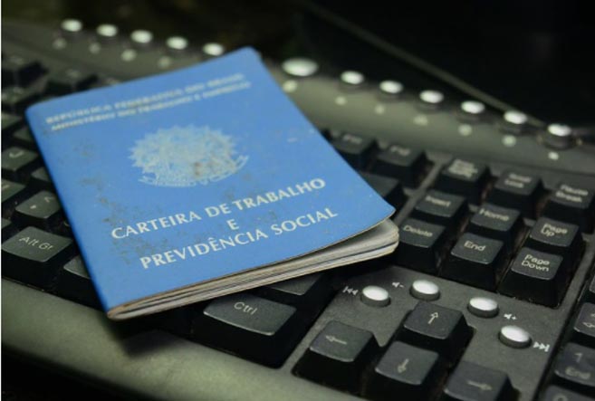 Desemprego cai para 7,7% no terceiro trimestre